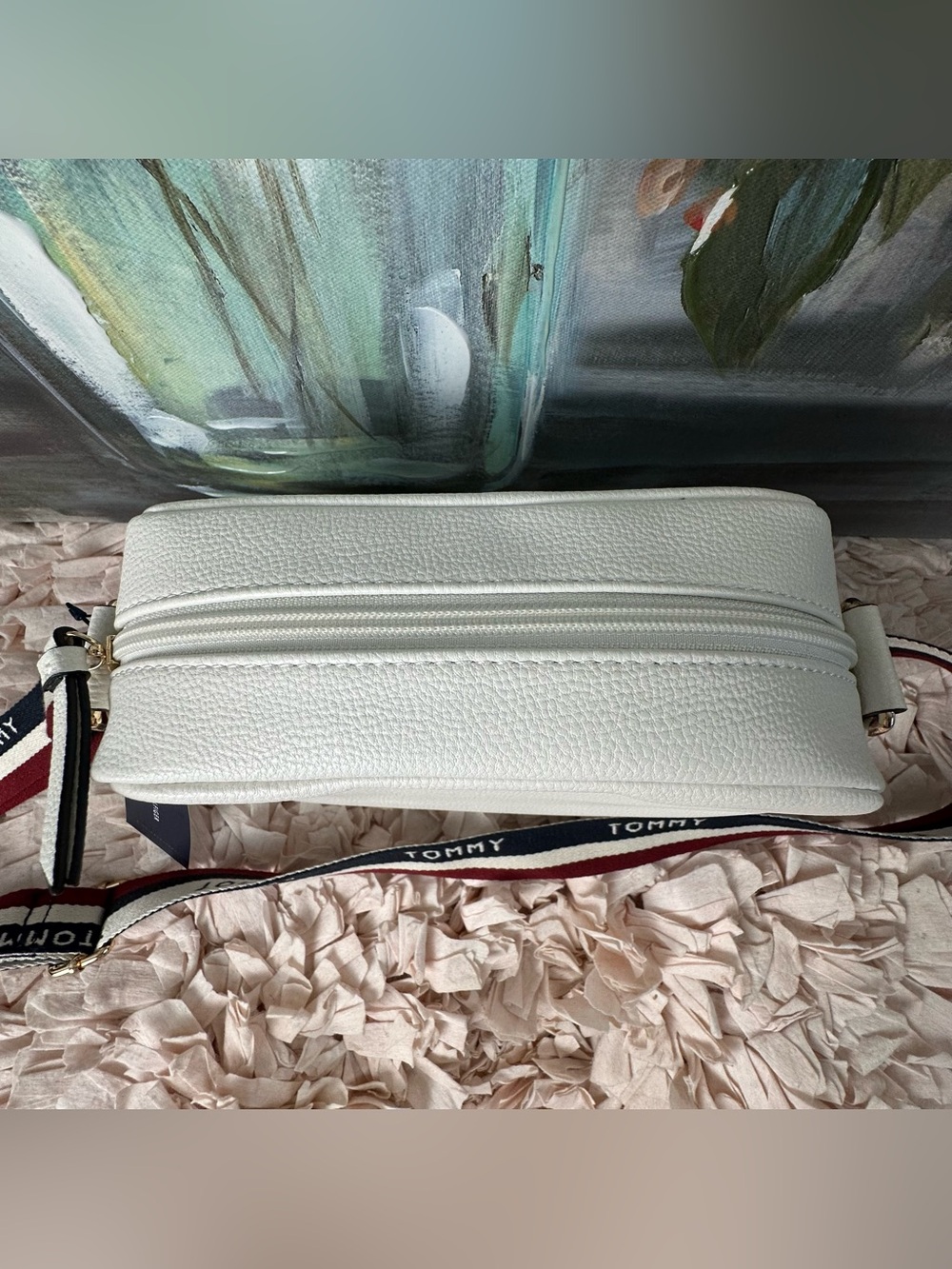 NWT Tommy Hilfiger White Pebbled Crossbody with Red and Navy Strap - Picture 3 of 5
